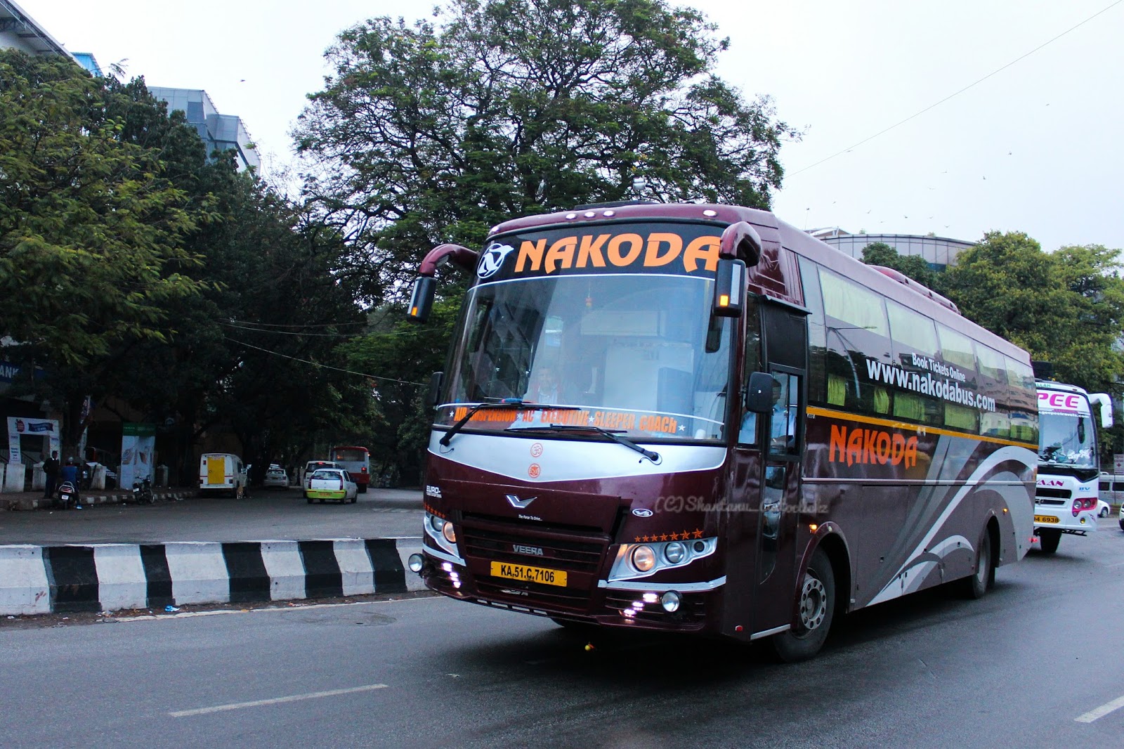 Shantanu Autoclickz Nakoda Travels Ashok Leyland Veera V5 AC Sleeper