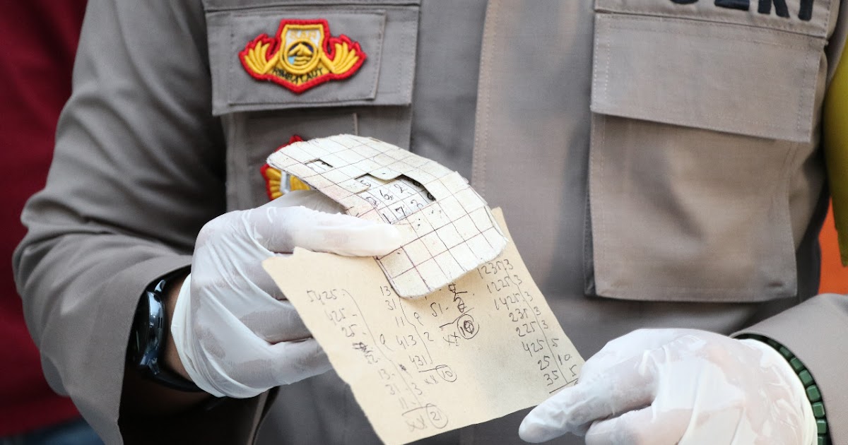 Jual Togel, Kakek Asal Gombong ini Ditangkap Polisi di Warung Kopi