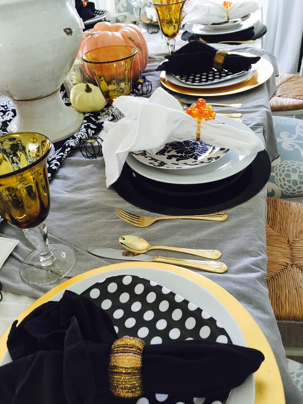 Black and White Thanksgiving tablescape - The Style Sisters