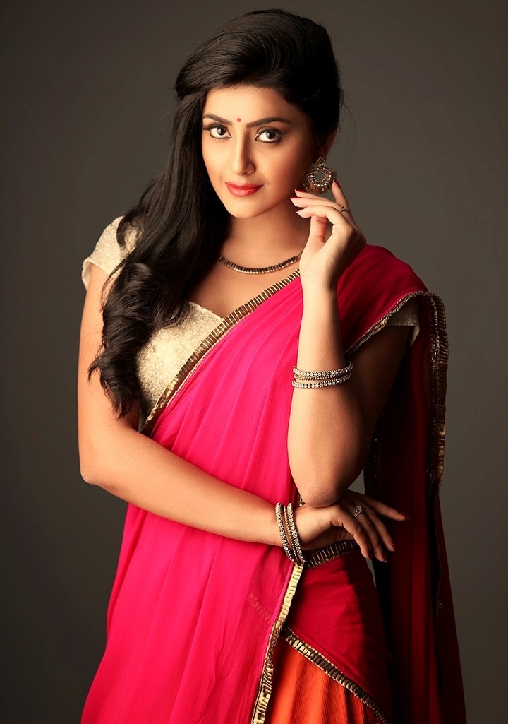Avantika Mishra in Half Pink Saree - HD Photos