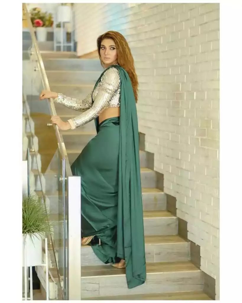 Sana Fakhar Looking Absolutely Gorgeous In Green Saree
