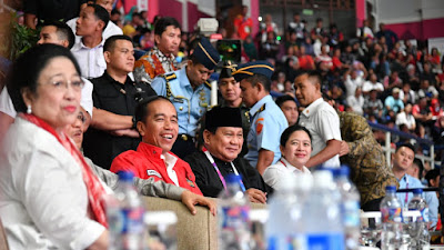 Jokowi Bersama Prabowo Saksikan Langsung Pesilat Indonesia