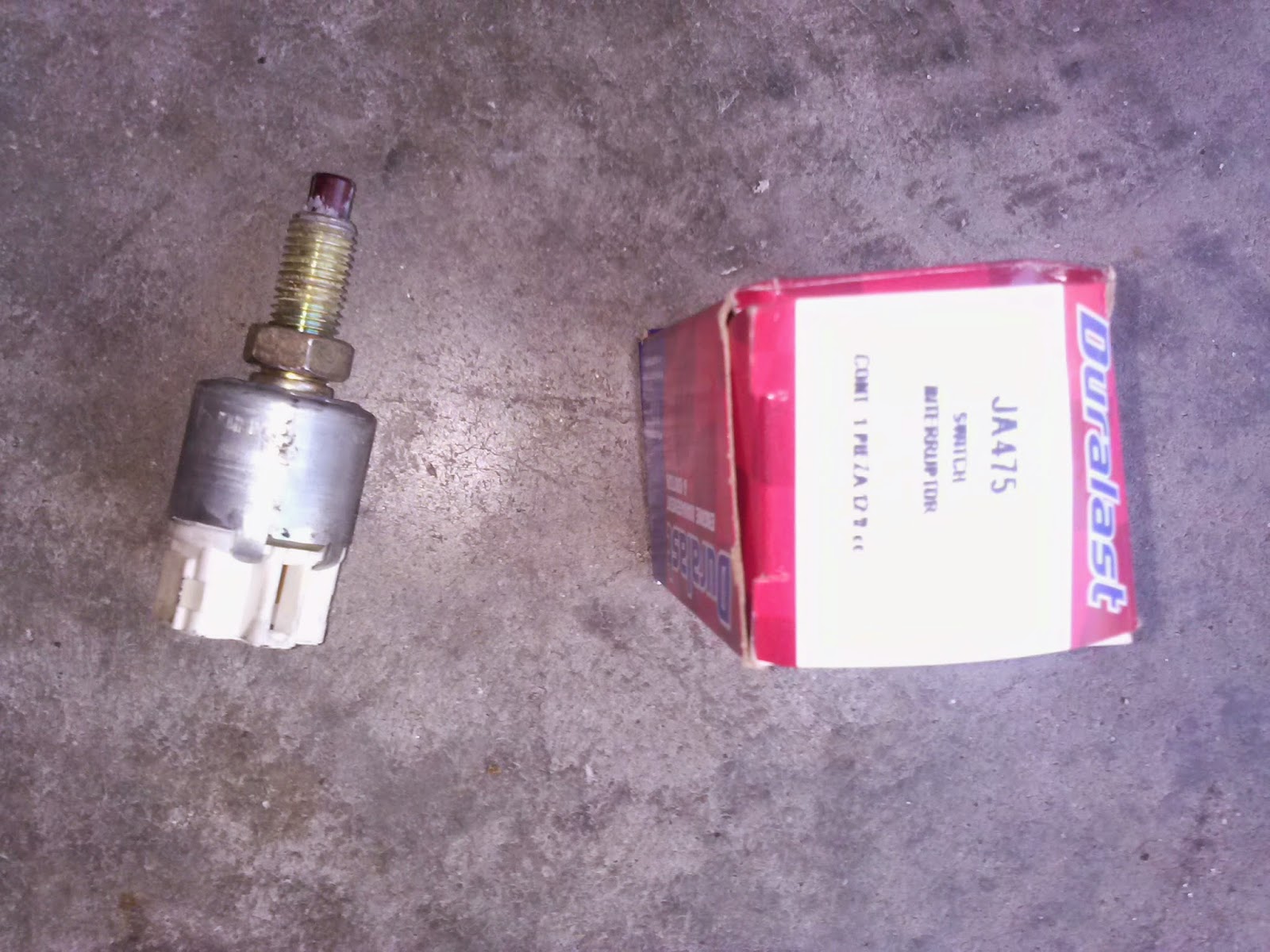 DIY Corolla 98 - 02 Brake Light Switch Replacement