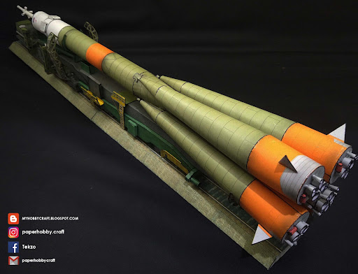 SOYUZ LAUNCH VEHICLE AND TRANSPORTER 1:100 SCALE PAPERMODEL