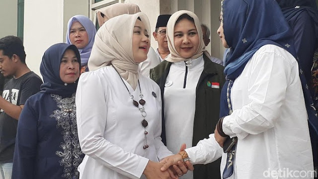 Ratusan Anak Masuk RSJ karena Kecanduan Ponsel, Atalia Kamil Angkat Bicara Ratusan Anak Masuk RSJ karena Kecanduan Ponsel, Atalia Kamil Angkat Bicara