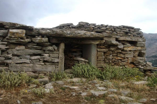 Τι κρύβουν τα μυστηριώδη δρακόσπιτα της εύβοιας [φωτό]  