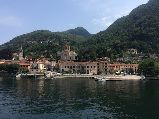 The harbour of Leveno-Mombello, of which Cerro is a hamlet