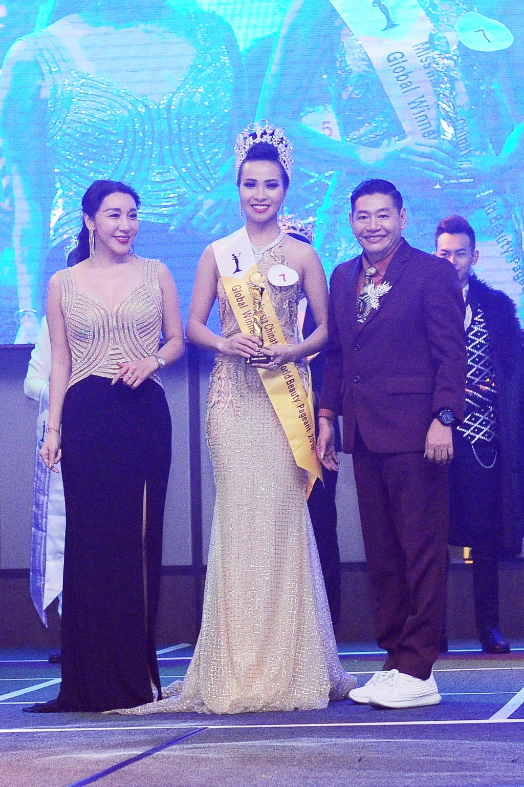  Miss, Mrs & Mr Malaysia Chinatown World Beauty Pageant 2019 rực rỡ sắc màu đêm chung kết tại Malaysia