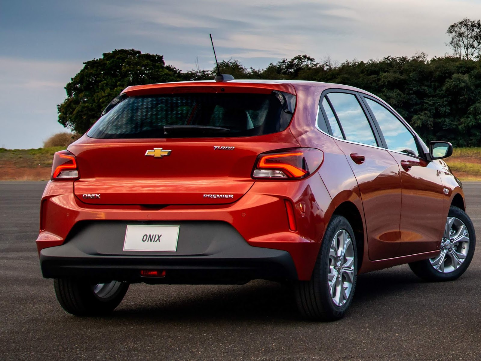 Testamos todas as versões do Chevrolet Onix para indicar qual delas é o  melhor negócio, shift carro onix 