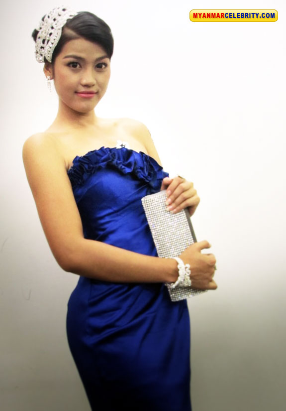 Model Ei Chaw Po In Strapless Blue Fashion Dress