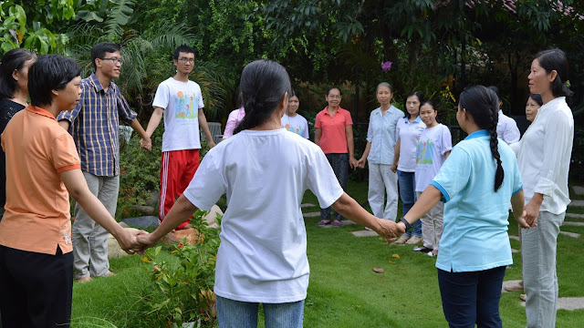 Trish Summerfield | Kết nối với sự giàu có của mình Trish-Summerfield-nguoi-gieo-mam-hanh-phuc