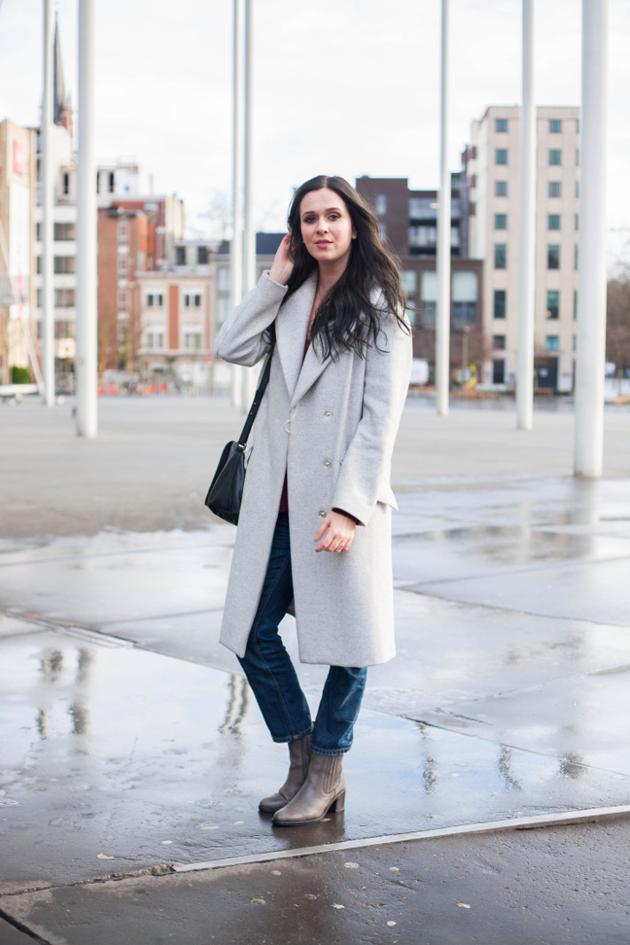 Outfit: maxi coat, boyfriend jeans and chelsea boots - THE STYLING ...
