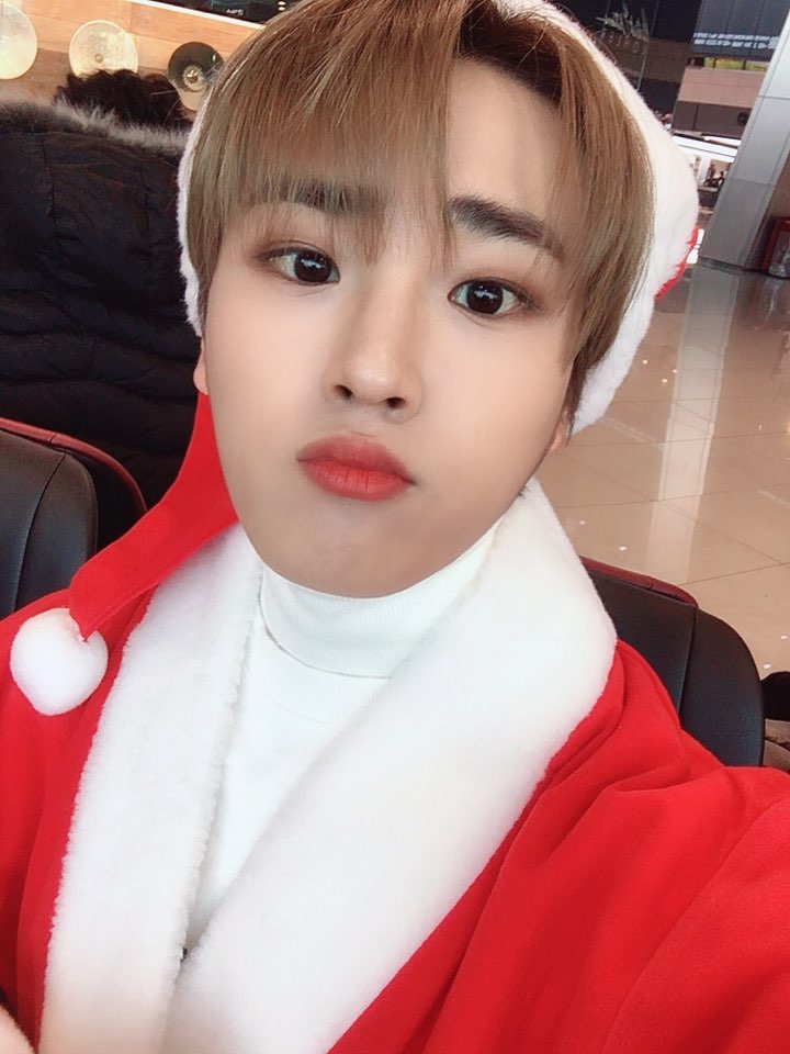 오늘자 깜짝으로 크리스마스 이벤트한 아이돌 | 인스티즈