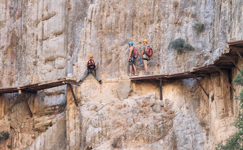 Constructed of concrete resting on steel rails supported by stanchions at around 45 degrees into the rock face, it is currently in a highly deteriorated state and there are numerous sections where part or all of the concrete top has collapsed.