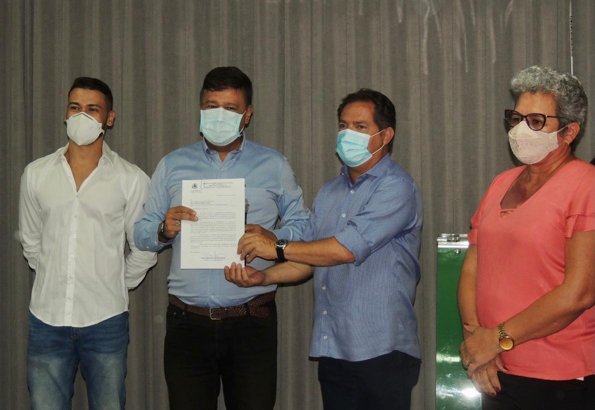 SENADOR ENTREGA PATROL PARA A PREFEITURA DE JANAÚBA; CODEVASF LIBERA MÁQUINA PARA LIMPAR O CANAL SENADOR ENTREGA PATROL PARA A PREFEITURA DE JANAÚBA; CODEVASF LIBERA MÁQUINA PARA LIMPAR O CANAL