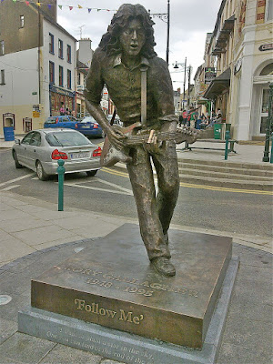 A bronze statue of Gallagher in Ballyshannon, County Donegal