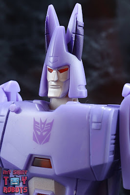 Transformers Kingdom Cyclonus 01