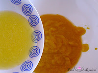 Añadiendo el zumo de naranja al mango