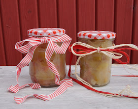 Rezept: Dänisches Apfelkompott zubereiten. Mit Vanillezucker eingekocht ist das Kompott aus reifen Äpfeln lange haltbar.
