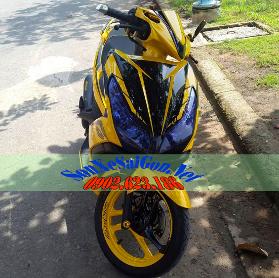 Sơn xe Air Blade 125 màu vàng đen phối màu