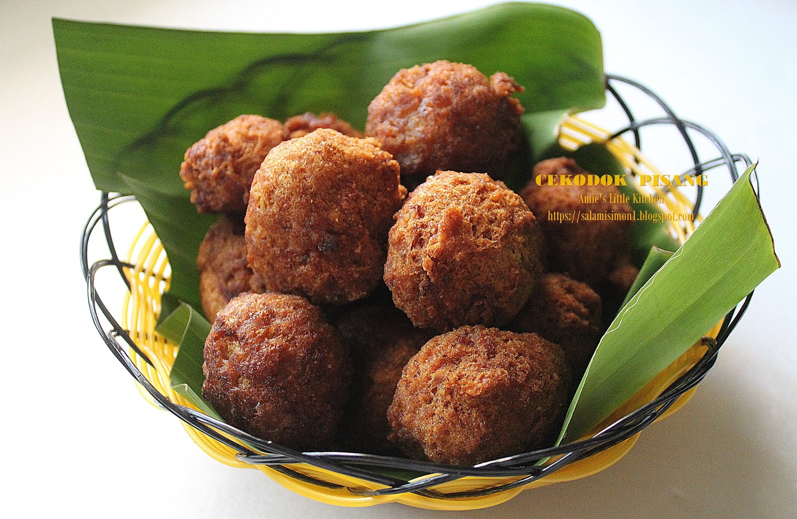 Resipi Mudah Cekodok Pisang Rangup di Luar Lembut di Dalam  Amie's