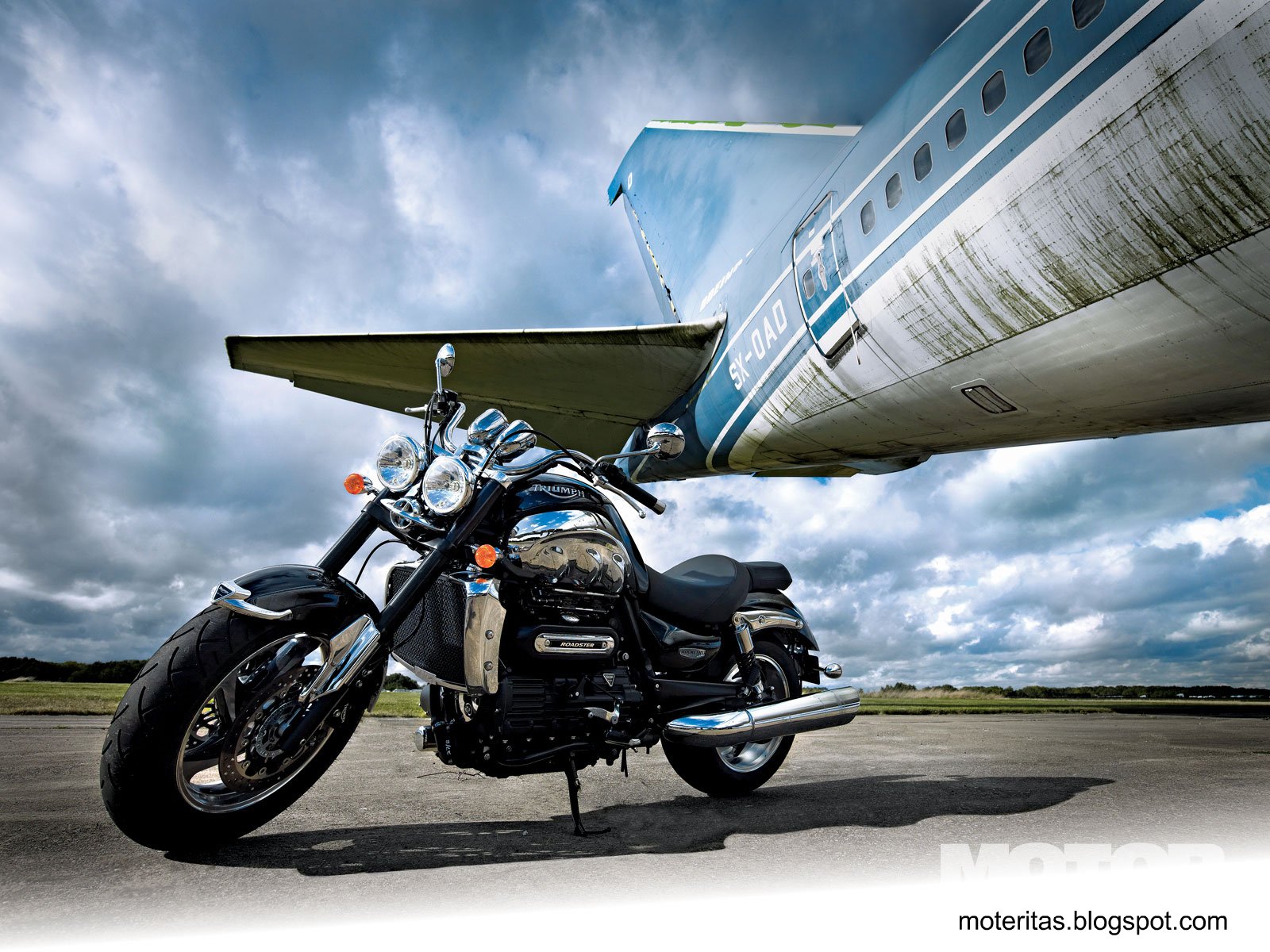 Motos y mujeres resolución HD Triumph Rocket III roadster