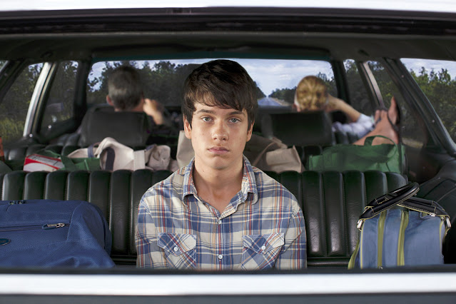 Liam James como o adolescente Duncan no filme comédia O verão da minha vida de 2013