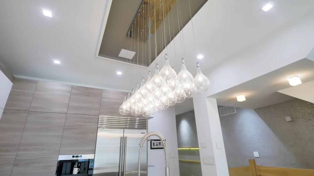 35 Interior Design Photos vs. 3046 N Ashland Ave Unit 1, Chicago Luxury Townhome Tour