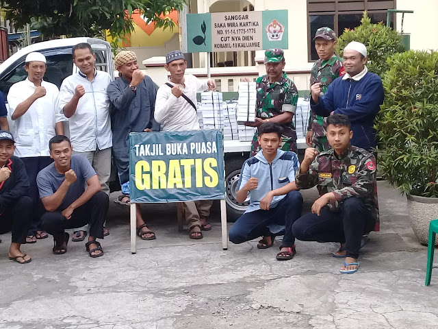 Berbagi Berkah Ramadhan Koramil Kalijambe Bagikan Takjil Gratis
