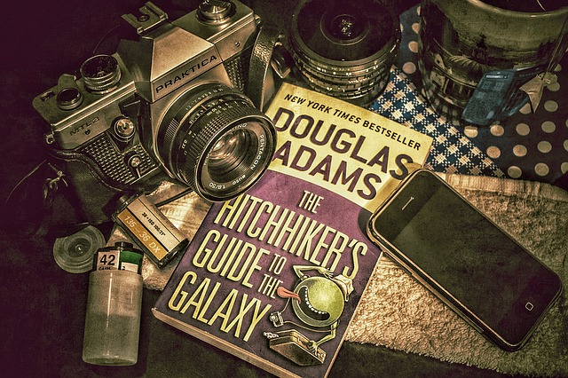 Book Review | The Hitchhiker's Guide to the Galaxy