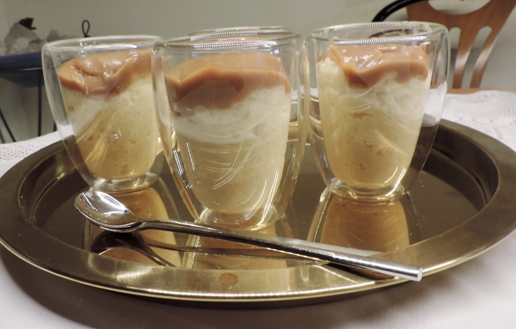 Milchreis-Pudding mit Karamellcreme / von der Mikrowelle -Tejberizs ...