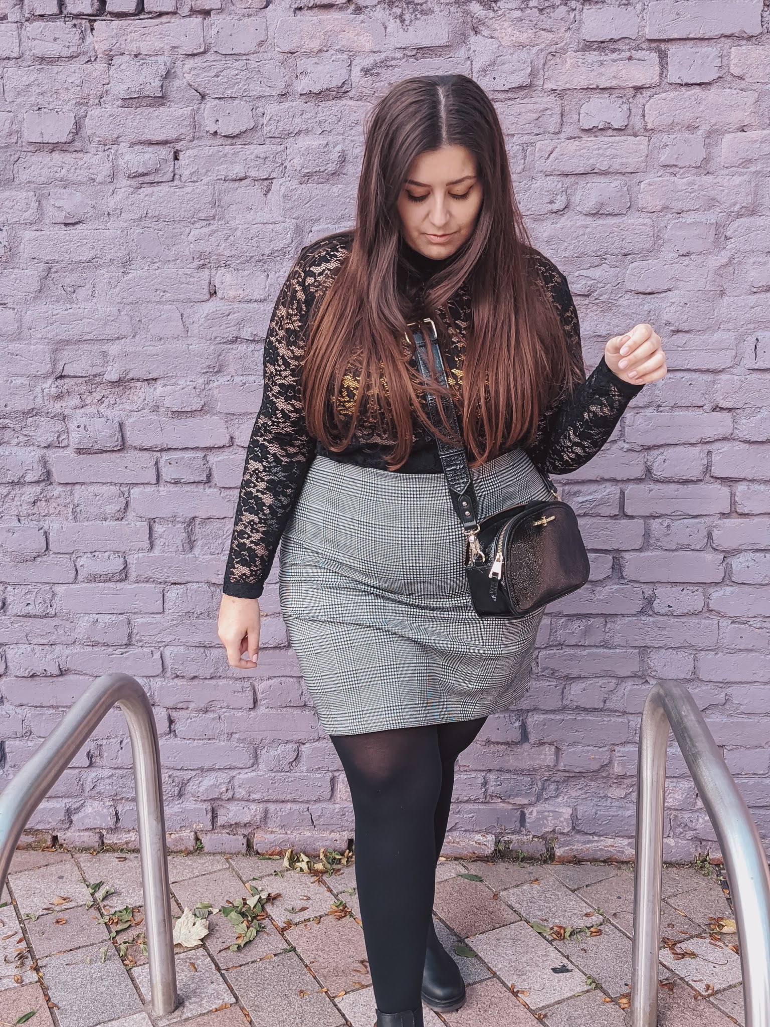 MOLLIE'S CURVY STYLING TIPS ISSUE 1 MINI SKIRTS The Perks Of