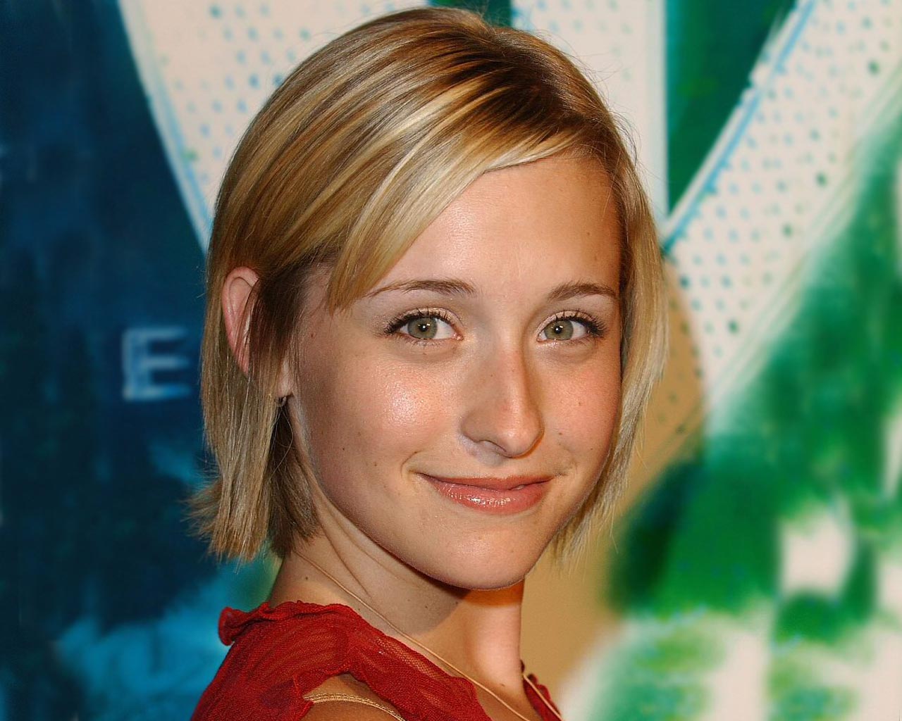 Allison Mack Photos Tv Series Posters and Cast Allison Mack Photos Tv Series Posters and Cast