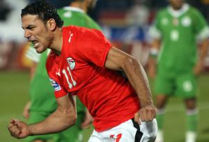 bruno alves plays centre footballer portugal