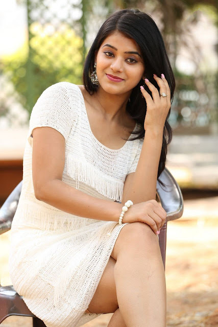 Actress Yamini Bhaskar Photo Gallary 10