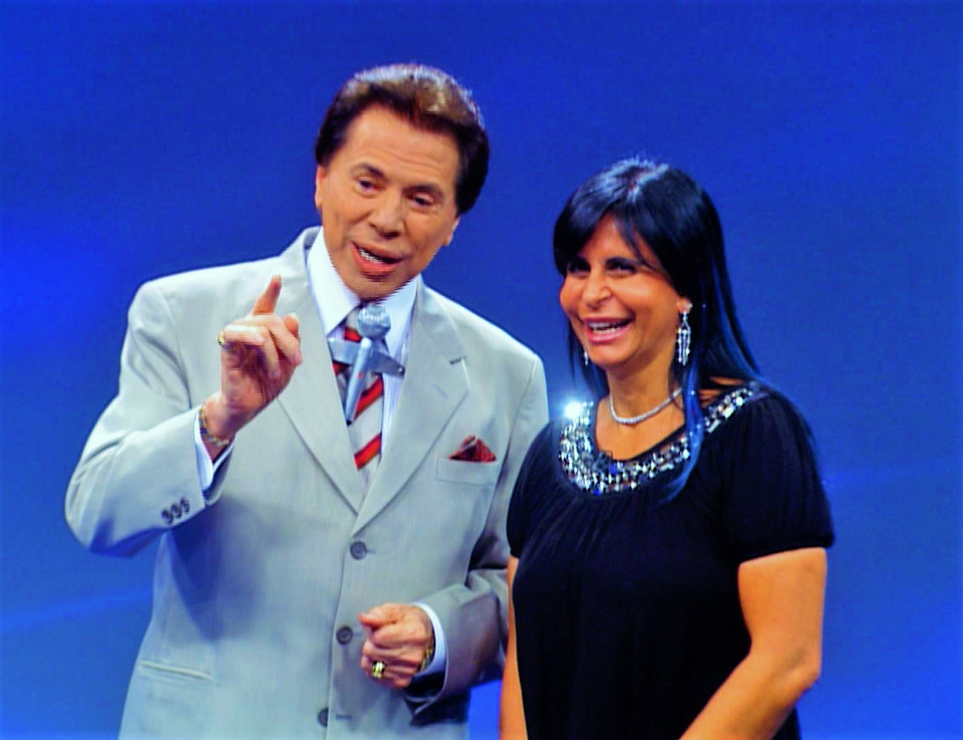 SBTpedia: Programa Silvio Santos recebe Minotauro e Minotouro no Jogo das 3  Pistas e elenco de Romeu e Julieta no Não Erre a Letra; veja quadros