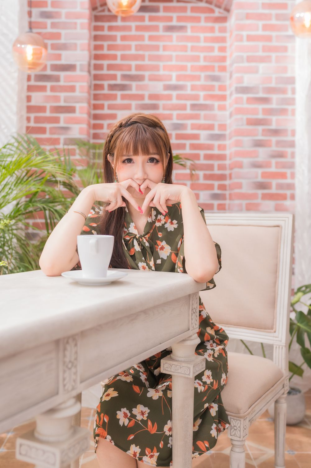 Qiao Qiao Er - 喬喬兒 - 2019.08.11 - Coffe Time Waiting For Someone - TruePic.net