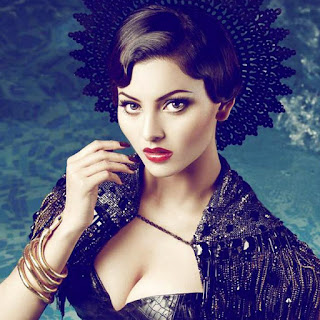Sexy & Gorgeous Urvashi Rautela