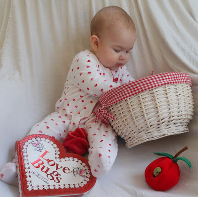 Treasure Baskets for babies and toddlers, Exploring senses, sensory play and language development with exciting items. Perfect for little ones exploration