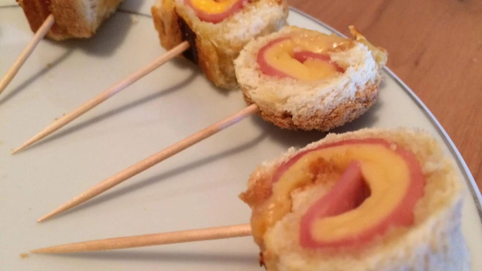 Mes Recettes Rapides: Roulé Apéritif Au Pain De Mie croustillant