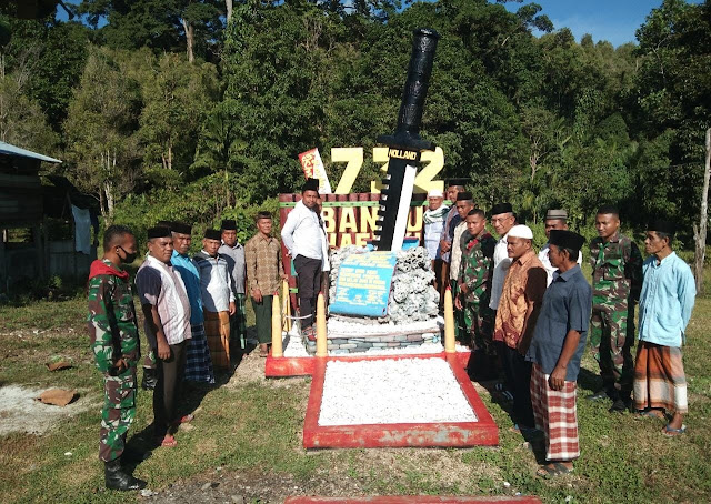 Pos Wamsisi SSK I Berikan Tugu Sangkur Raider Tanda Mata ke Desa Waelikut.lelemuku.com.jpg