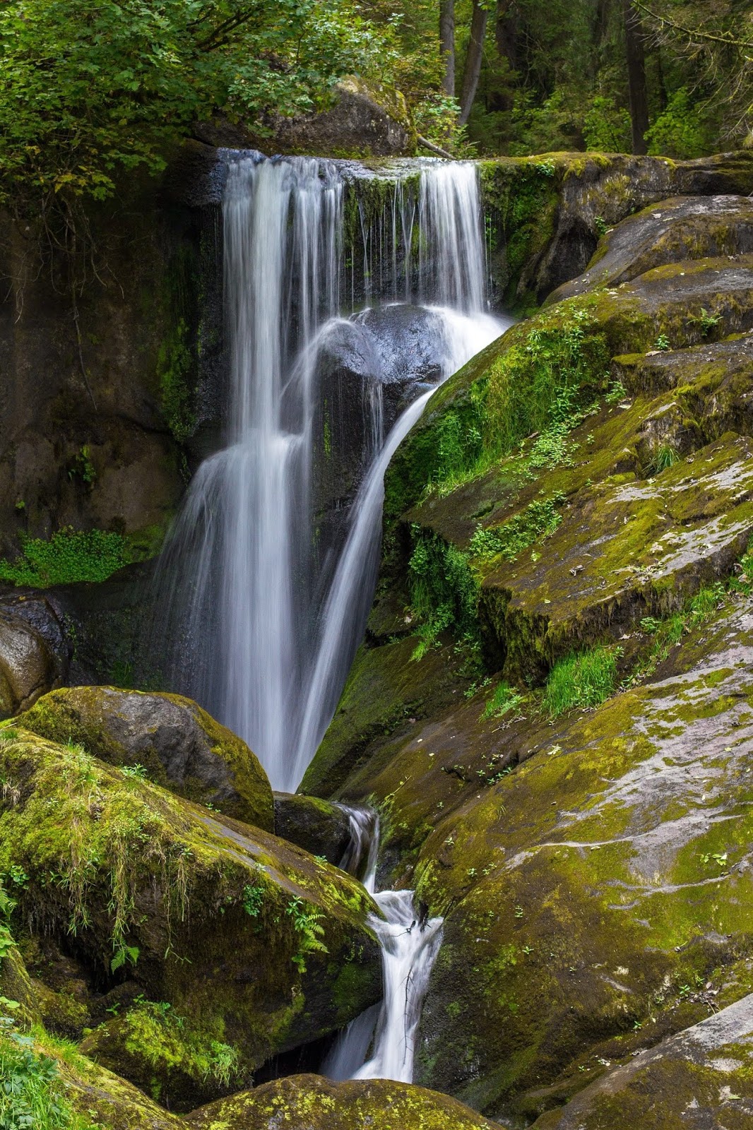  Gambar Pemandangan Air Terjun  Yang Indah