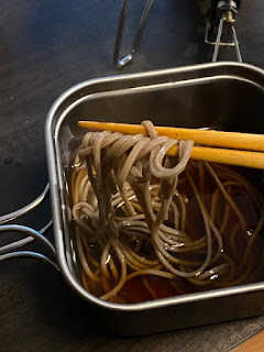 外出自粛で家キャンプ　蕎麦を釜揚げで食べると意外と美味しい