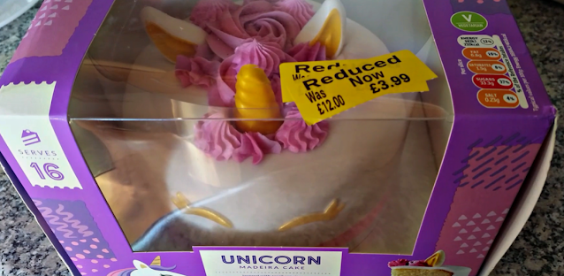 A big unicorn cake