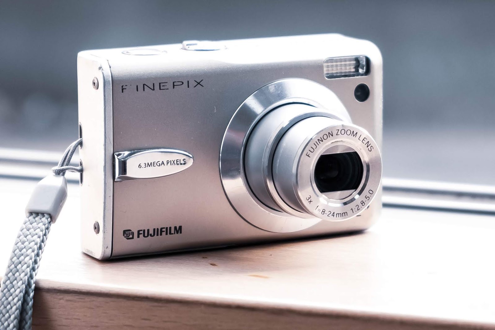 クッキー'ｓカメラはコチラFUJIFILM FinePix F31fd オールドデジカメ