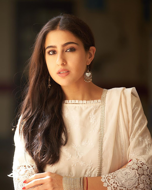 Sara Ali Khan  (Indian Actress) Wiki, Biography, Age, Height, Family, Career, Awards, and Many More...