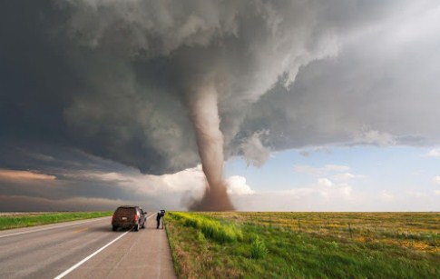 Penjelasan Arti Mimpi Lihat Angin Kencang Menurut Primbon Jawa - Lepank