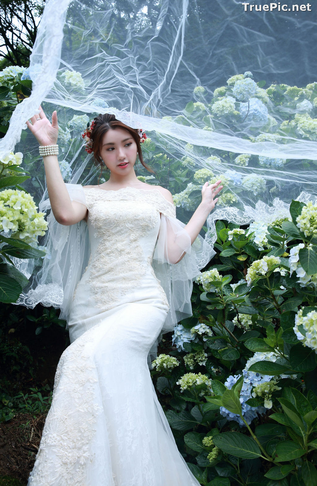 Image Taiwanese Model - 張倫甄 - Beautiful Bride and Hydrangea Flowers - TruePic.net - Picture-26