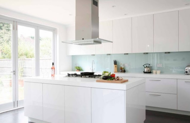 kitchen backsplash with white cabinets pictures