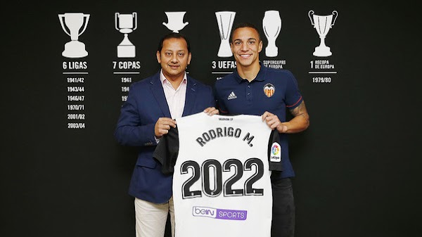 Oficial: El Valencia renueva a Rodrigo hasta 2022